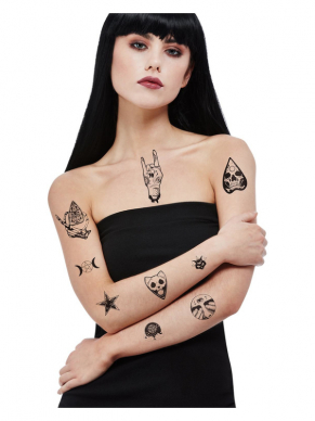 Met deze grimmige Icon Tattoo Transfers maak je jouw Halloween look helemaal compleet.