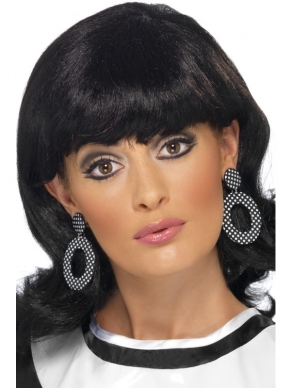 Modgirl Zwarte Oorbellen met Witte Stippen. Plastic oorbellen leuk voor diverse themafeesten als sixties en seventies parties, carnaval en foute feesten. 