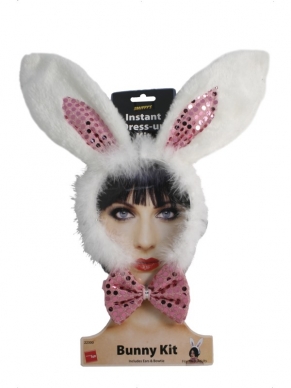 Leuk 2-delig Wit en Roze Playboy Bunny Konijnen Verkleedsetje met glitters. U krijgt de diadeem met konijnenoren en de roze vlinderstrik beide met glitter details. 