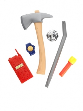 Brandweerman Accessoire Set. Inbegrepen is de radio/walkie talkie, horloge, badge, zaklamp, bijl en het breekijzer. Geen zware scherpe accessoires. Deze set is perfect voor kinderen.